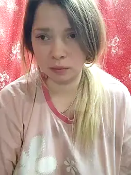 Snapshot of Zuli_Kiska chatting on 12-13-24, 08:47 Zuli Kiska online show from 12-13-24, 08:47