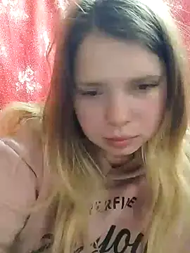 Snapshot of Zuli_Kiska chatting on 12-14-24, 08:08 Zuli Kiska online show from 12-14-24, 08:08