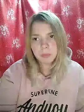 Snapshot of Zuli_Kiska chatting on 12-20-24, 09:39 Zuli Kiska online show from 12-20-24, 09:39