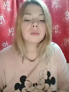 Snapshot of Zuli_Kiska chatting on 12-21-24, 12:06 Zuli Kiska online show from 12-21-24, 12:06