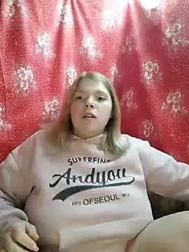 Snapshot of Zuli_Kiska chatting on 12-21-24, 08:10 Zuli Kiska online show from 12-21-24, 08:10