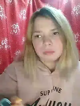 Snapshot of Zuli_Kiska chatting on 12-22-24, 08:58 Zuli Kiska online show from 12-22-24, 08:58