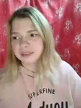 Snapshot of Zuli_Kiska chatting on 12-27-24, 12:01 Zuli Kiska online show from 12-27-24, 12:01