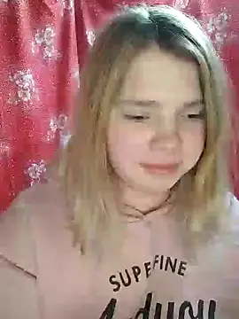 Snapshot of Zuli_Kiska chatting on 12-27-24, 07:57 Zuli Kiska online show from 12-27-24, 07:57