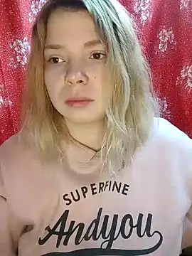 Snapshot of Zuli_Kiska chatting on 12-28-24, 11:41 Zuli Kiska online show from 12-28-24, 11:41