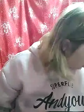 Snapshot of Zuli_Kiska chatting on 01-07-25, 12:24 Zuli Kiska online show from 01-07-25, 12:24