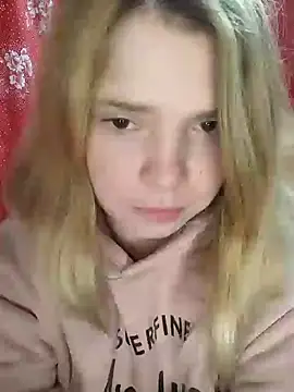 Snapshot of Zuli_Kiska chatting on 01-09-25, 11:45 Zuli Kiska online show from 01-09-25, 11:45