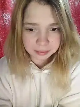 Snapshot of Zuli_Kiska chatting on 01-24-25, 12:42 Zuli Kiska online show from 01-24-25, 12:42