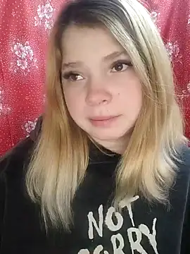 Snapshot of Zuli_Kiska chatting on 02-05-25, 08:25 Zuli Kiska online show from 02-05-25, 08:25