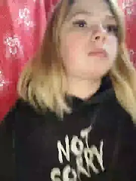 Snapshot of Zuli_Kiska chatting on 02-08-25, 08:32 Zuli Kiska online show from 02-08-25, 08:32