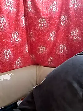 Snapshot of Zuli_Kiska chatting on 02-14-25, 10:14 Zuli Kiska online show from 02-14-25, 10:14