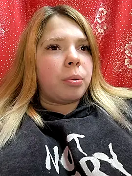 Snapshot of Zuli_Kiska chatting on 02-19-25, 11:46 Zuli Kiska online show from 02-19-25, 11:46
