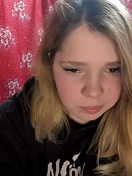 Snapshot of Zuli_Kiska chatting on 02-22-25, 12:16 Zuli Kiska online show from 02-22-25, 12:16