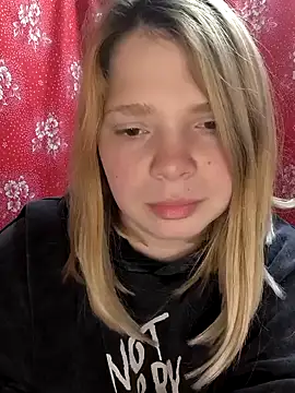 Snapshot of Zuli_Kiska chatting on 03-13-25, 11:38 Zuli Kiska online show from 03-13-25, 11:38
