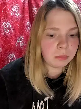Snapshot of Zuli_Kiska chatting on 03-14-25, 09:21 Zuli Kiska online show from 03-14-25, 09:21