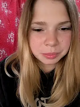 Snapshot of Zuli_Kiska chatting on 10-14-25, 06:36 Zuli Kiska online show from 10-14-25, 06:36