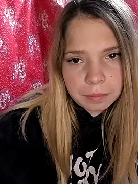 Snapshot of Zuli_Kiska chatting on 10-19-25, 11:11 Zuli Kiska online show from 10-19-25, 11:11