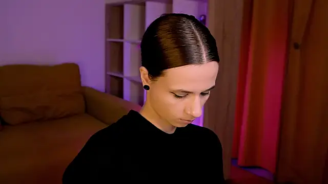 ItsAlisia online show from 11-27-25, 01:35