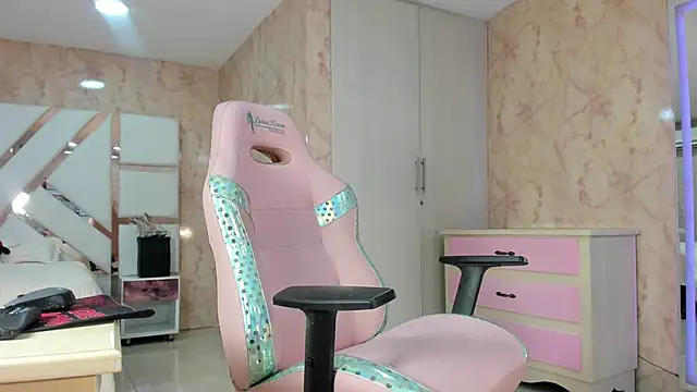 Snapshot of WowAna chatting on 03-12-25, 12:15 WowAna online show from 03-12-25, 12:15