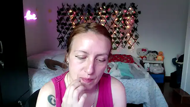 kittykalor09 online show from 02-05-26, 03:27