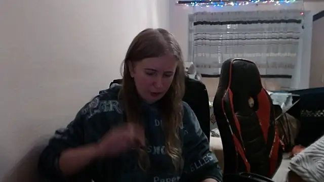 PeterAndJen online show from 12-22-25, 07:44