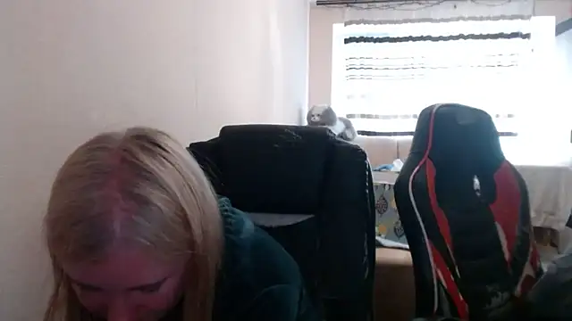 PeterAndJen online show from 05-14-26, 07:09