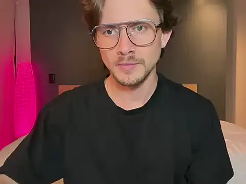 Snapshot of mcklister_kinky_feets chatting on 02-14-26, 01:35 mcklister kinky feets online show from 02-14-26, 01:35