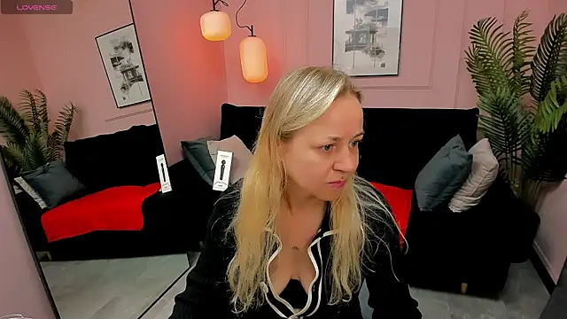 Snapshot of GabrielGold chatting on 05-15-26, 08:49 GabrielGold online show from 05-15-26, 08:49