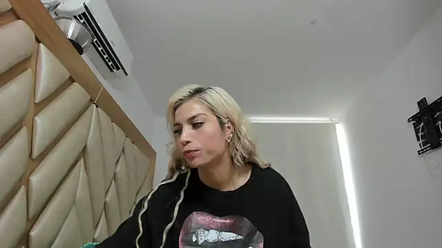 Snapshot of briana_wonder69xxx chatting on 05-01-26, 02:43 briana wonder69xxx online show from 05-01-26, 02:43