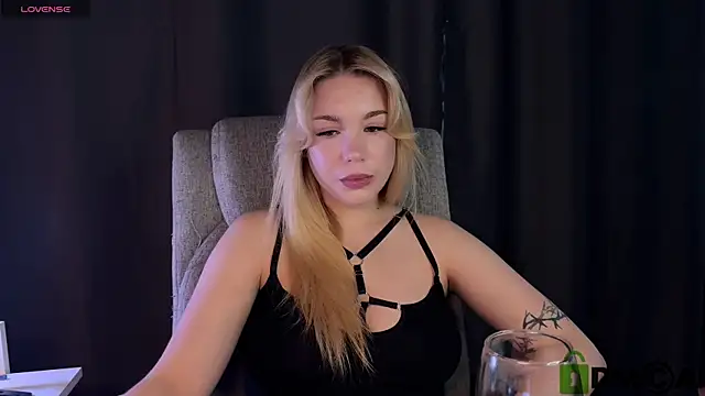 Snapshot of ariashaa chatting on 06-16-26, 02:09 ariashaa online show from 06-16-26, 02:09