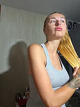Snapshot of kylie_blck chatting on 06-04-26, 03:01 kylie blck online show from 06-04-26, 03:01