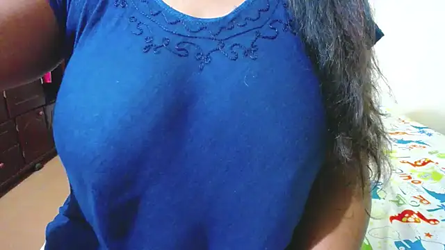 Snapshot of dayanasanz chatting on 01-01-25, 11:18 dayanasanz online show from 01-01-25, 11:18