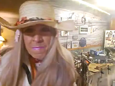 Snapshot of CROSSCOUNTRY1 chatting on 01-13-25, 09:30 CROSSCOUNTRY1 online show from 01-13-25, 09:30