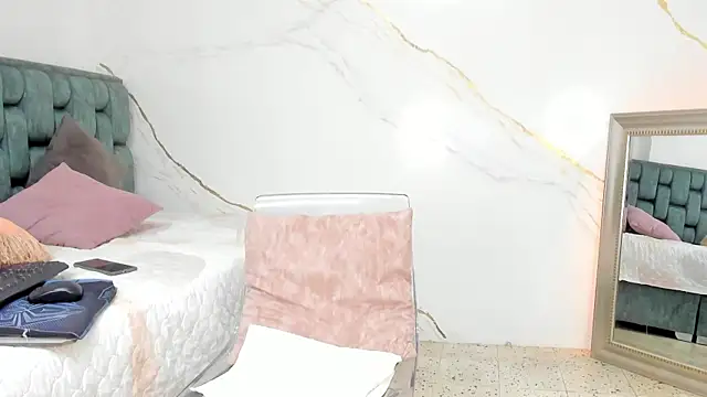 IsiisLovei online show from 09-09-25, 02:27