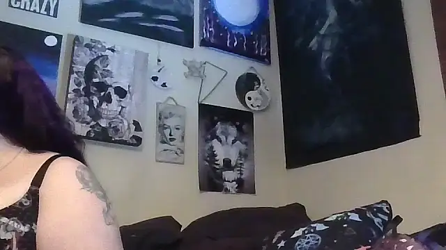 Snapshot of GothyBaby chatting on 11-03-25, 05:58 GothyBaby online show from 11-03-25, 05:58