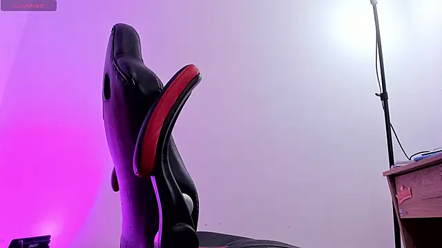 Snapshot of MaryJaneDove chatting on 12-20-24, 09:00 MaryJaneDove online show from 12-20-24, 09:00