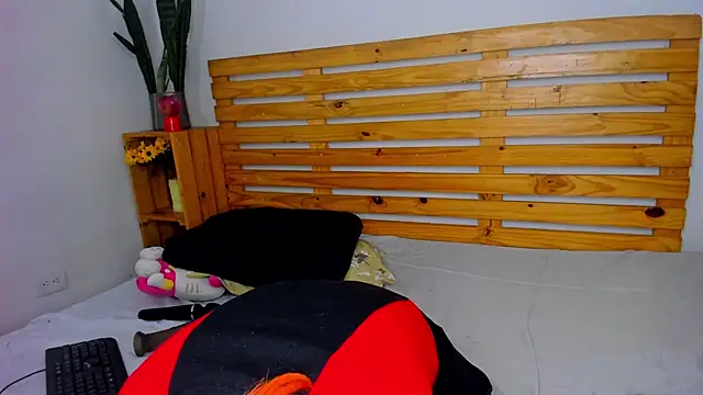 Snapshot of MaryJaneDove chatting on 02-28-25, 10:30 MaryJaneDove online show from 02-28-25, 10:30