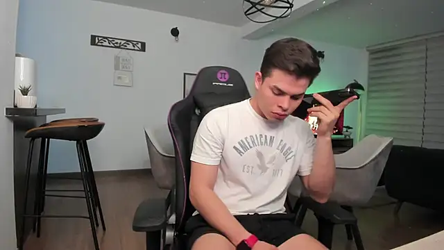 Snapshot of alejooo_twink chatting on 03-02-25, 05:12 alejooo twink online show from 03-02-25, 05:12