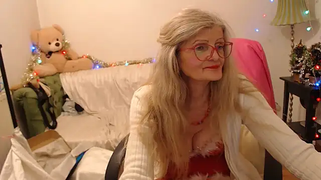 Snapshot of BlairFort chatting on 12-22-24, 10:58 BlairFort online show from 12-22-24, 10:58