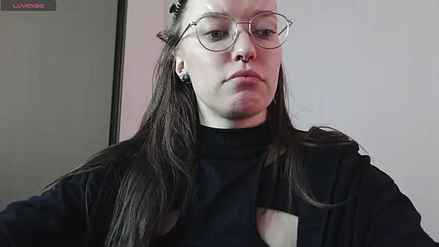Snapshot of Aelita_bb chatting on 05-31-26, 02:02 Aelita bb online show from 05-31-26, 02:02