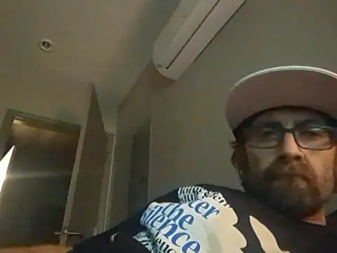 Bottomslut4tops84 online show from 11-18-25, 04:28