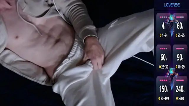 Snapshot of MaxRouger chatting on 10-23-25, 06:28 MaxRouger online show from 10-23-25, 06:28