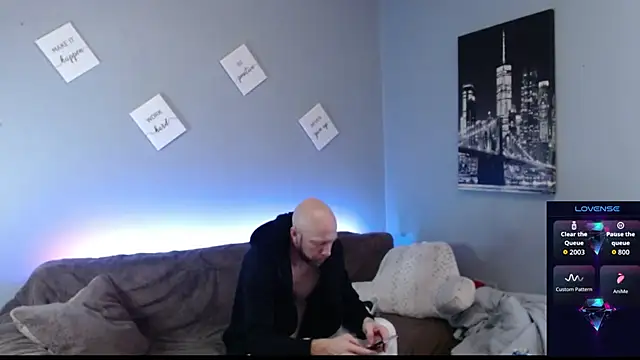 Snapshot of MaxRouger chatting on 10-28-25, 09:13 MaxRouger online show from 10-28-25, 09:13