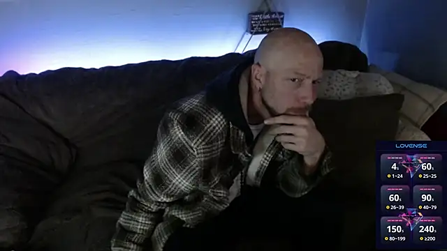 Snapshot of MaxRouger chatting on 11-02-25, 06:49 MaxRouger online show from 11-02-25, 06:49