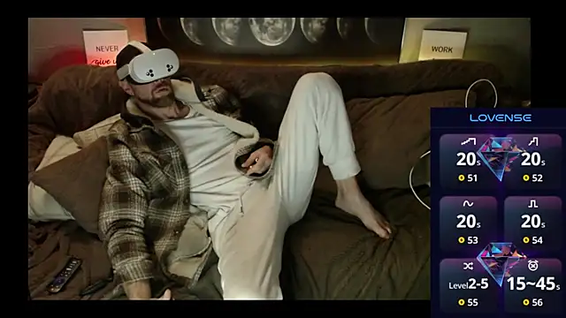 Snapshot of MaxRouger chatting on 11-07-25, 12:27 MaxRouger online show from 11-07-25, 12:27