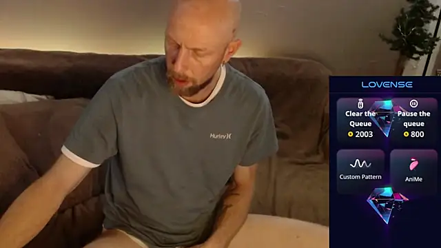 Snapshot of MaxRouger chatting on 11-19-25, 07:19 MaxRouger online show from 11-19-25, 07:19