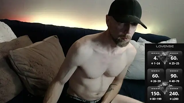 Snapshot of MaxRouger chatting on 12-01-25, 01:43 MaxRouger online show from 12-01-25, 01:43