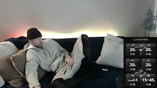 Snapshot of MaxRouger chatting on 12-01-25, 10:48 MaxRouger online show from 12-01-25, 10:48