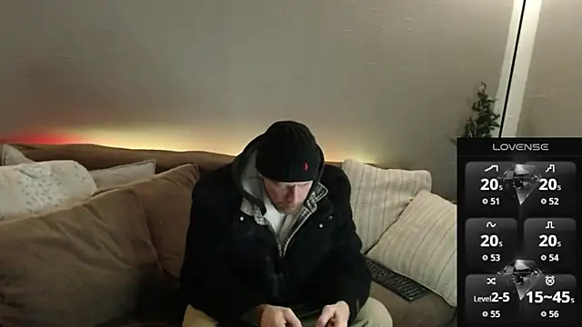 Snapshot of MaxRouger chatting on 12-04-25, 01:26 MaxRouger online show from 12-04-25, 01:26