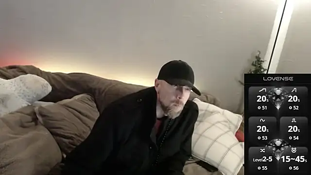 Snapshot of MaxRouger chatting on 12-05-25, 06:44 MaxRouger online show from 12-05-25, 06:44